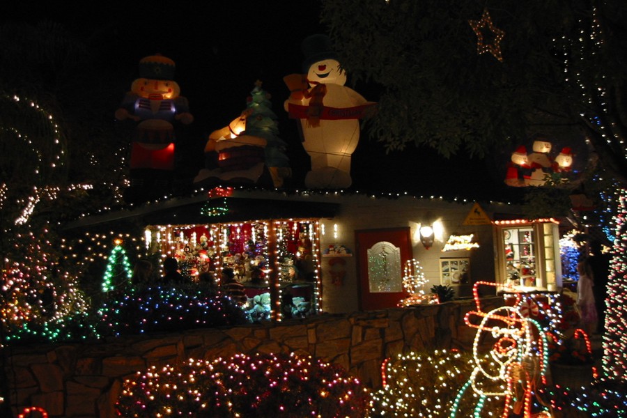 ../image/the crazy christmas house 6.jpg